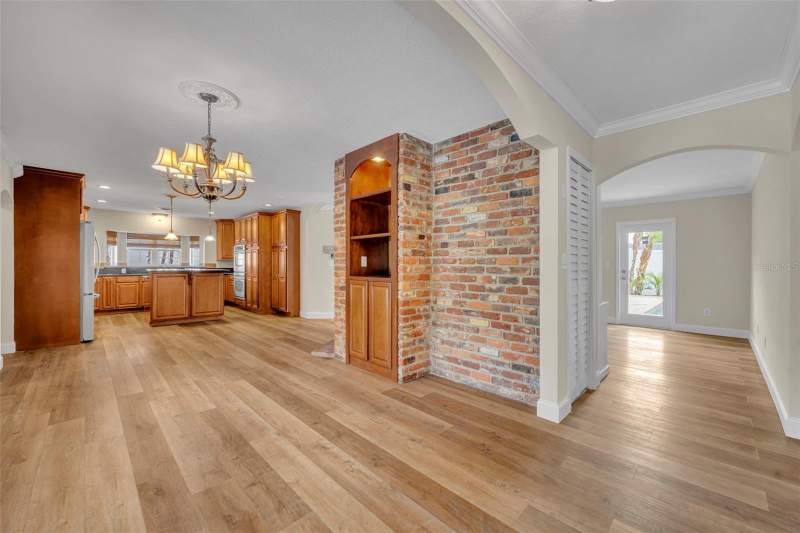 4 bedroom Single Family Residence at 2112 CHIPPEWA TRAIL, DOMMERICH HILLS, MAITLAND — photo 4