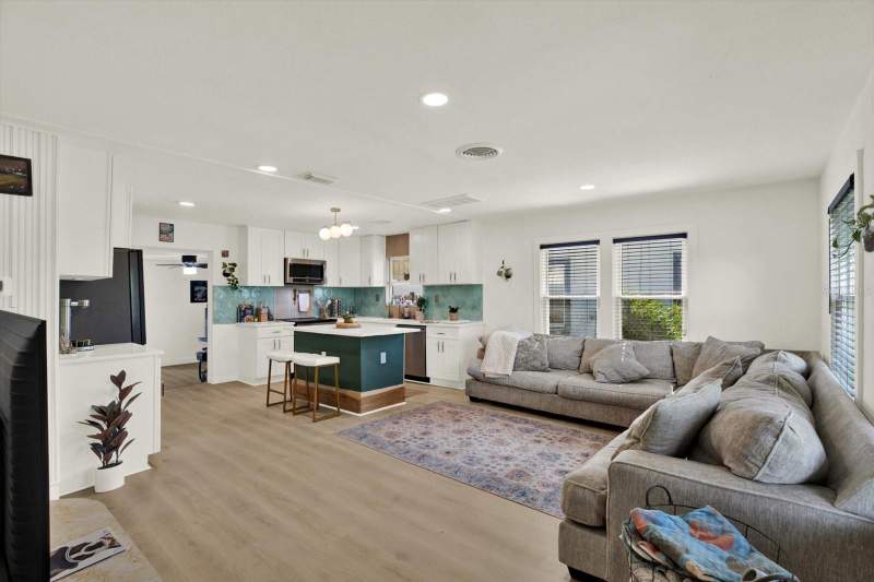 3 bedroom Single Family Residence at 4828 6th Avenue, Victory Heights, St Petersburg — photo 3