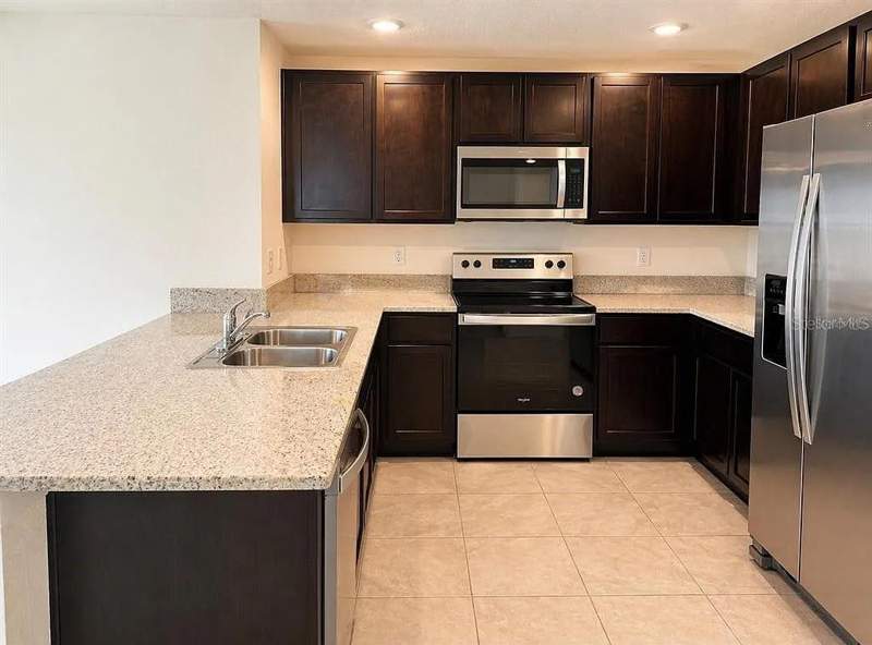 3 bedroom Single Family Residence at 16511 Mosaic Oar Drive, Dg Farms Ph 7A, Wimauma — photo 3