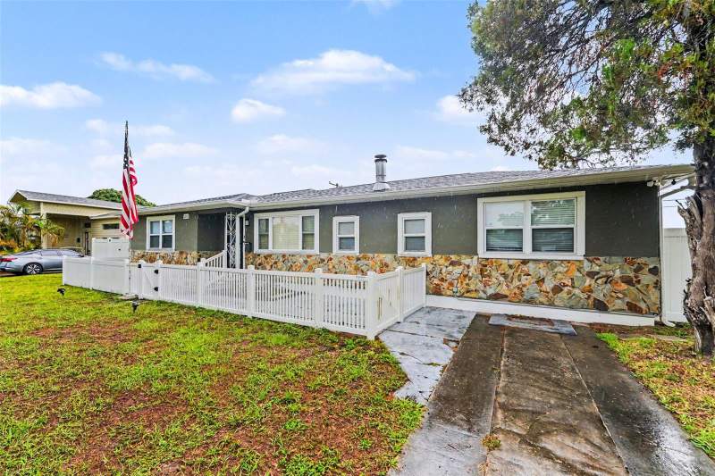3 bedroom Single Family Residence at 6242 5th Avenue, Lake Pasadena Dev, St Petersburg — photo 2