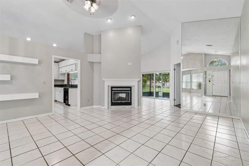 3 bedroom Single Family Residence at 4133 Barret Avenue, Walden Lake Unit 30 Ph 1 SE, Plant City — photo 4
