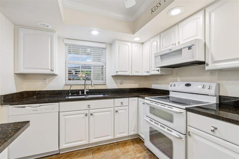2 bedroom Condominium at 10387 Carrollwood Lane #303, The Grand At Olde Carrollwood, Tampa — photo 4
