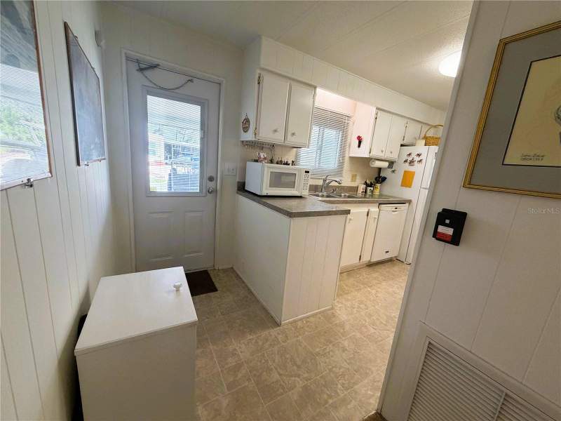 2 bedroom Mobile Home at 111 Chestnut Street, Hawthorne At Leesburg A Coop, Leesburg — photo 5