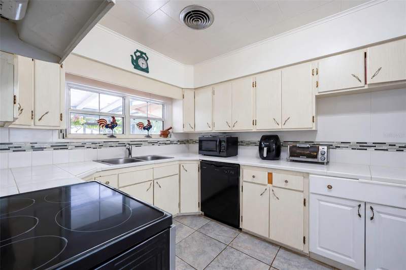 3 bedroom Single Family Residence at 502 Wolfe Street, Poinsetta Park, Wildwood — photo 5