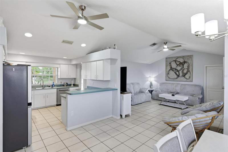 3 bedroom Single Family Residence at 9910 Gulfstream Boulevard, Port Charlotte Sec 074, Englewood — photo 5