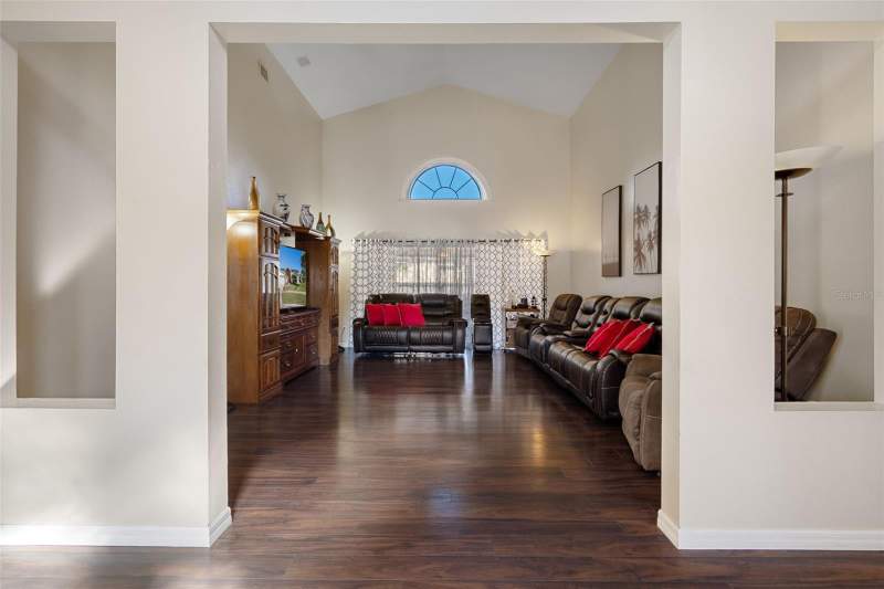 4 bedroom Single Family Residence at 10421 Templewood Court, Seven Hills, Spring Hill — photo 5