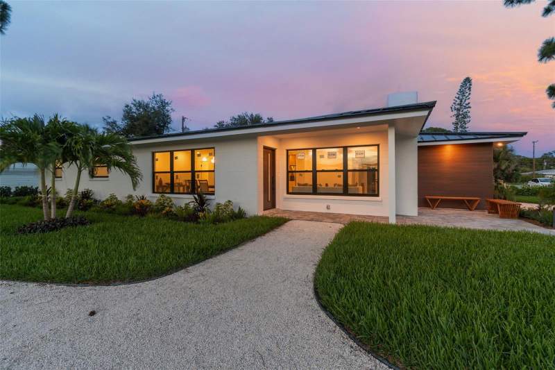 3 bedroom Single Family Residence at 301 AURORA STREET, BEACH MANOR, VENICE — photo 1