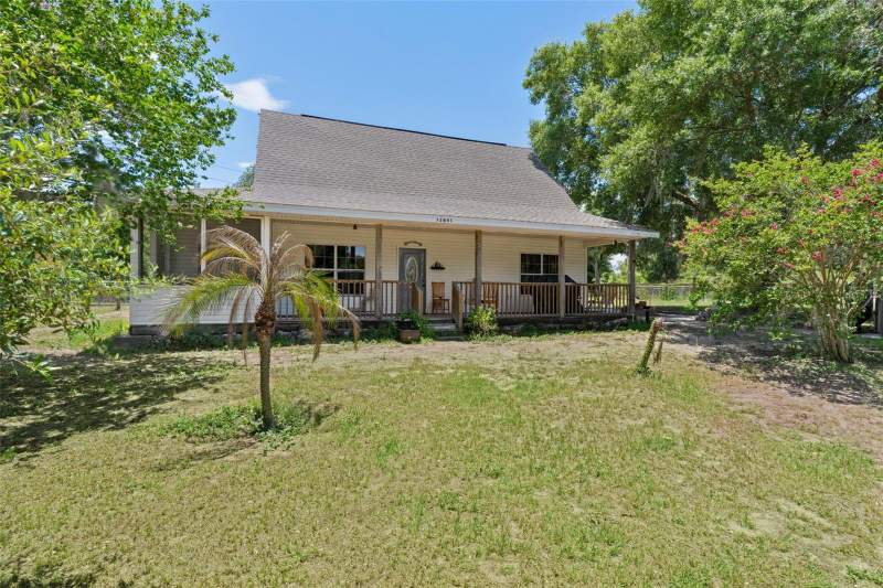 3 bedroom Single Family Residence at 13691 S Hwy 25, Eastlake Weir, Eastlake Weir — photo 3