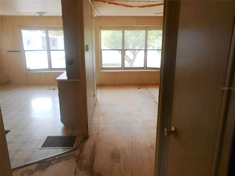 2 bedroom Manufactured Home at 12279 Obrien Avenue, High Point Mh Sub, Brooksville — photo 3