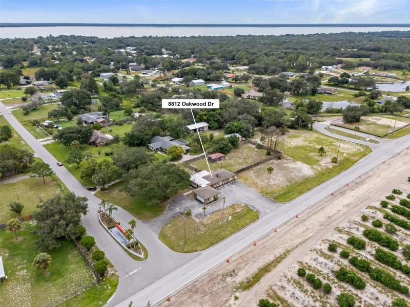 3 bedroom Single Family Residence at 8812 Oakwood Drive, Walk In Water Lake Estates Ph 01, Lake Wales — photo 2