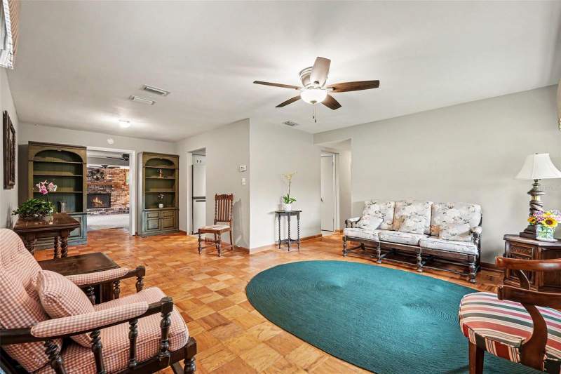 3 bedroom Single Family Residence at 10308 N Oakleaf Avenue, Golfland Of Tampas North Side, Tampa — photo 3