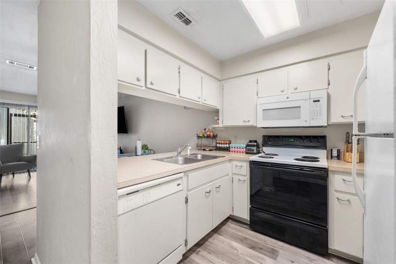2 bedroom Condominium at 2635 SW 35th Place #307, Casablanca East, Gainesville — photo 5