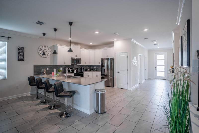 9 bedroom Single Family Residence at 2746 Oxymoron Way, Storey Lake III, Kissimmee — photo 3