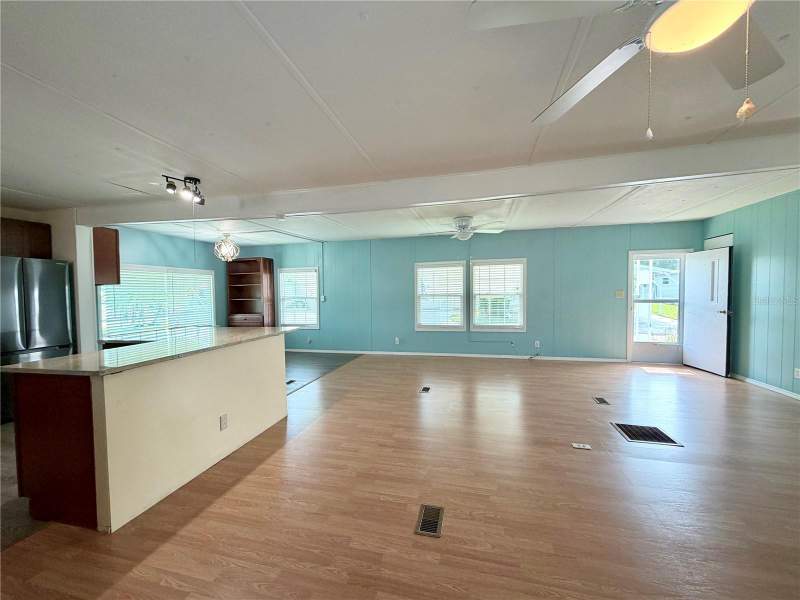 3 bedroom Mobile Home at 9790 66th Street #100, Clearwater Cascade M/H Park Unrec, Pinellas Park — photo 4