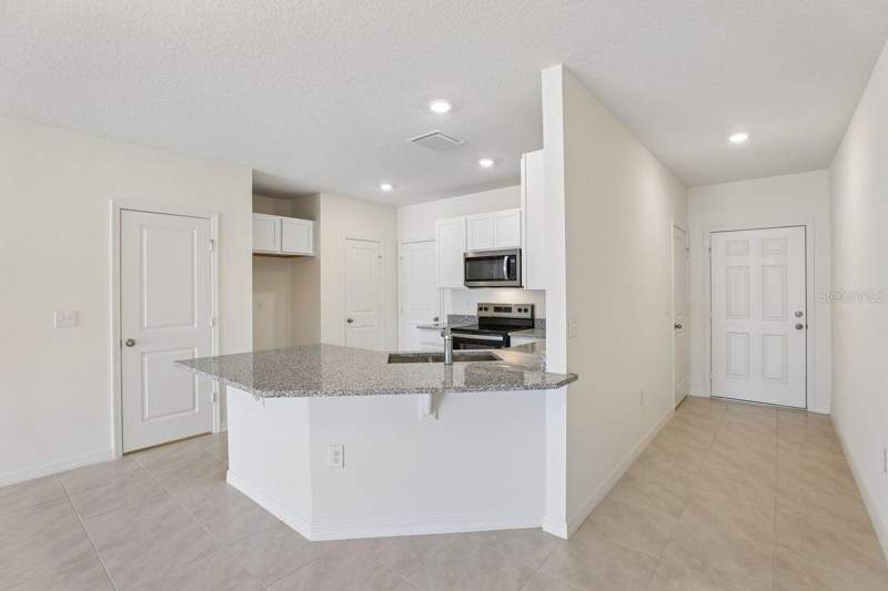 3 bedroom Townhouse at 524 Pine Ridge Court, Reserve At Forest Lake, Lake Wales — photo 2