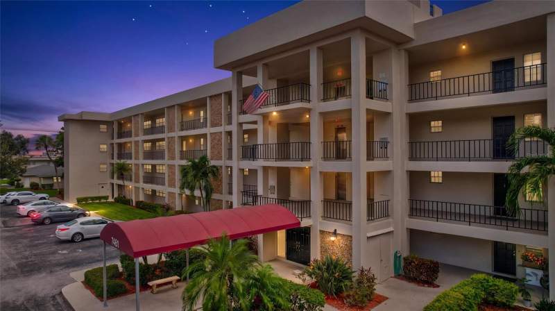 2 bedroom Condominium at 7461 W Country Club Drive #408, No 1 Palm-Aire Desota Lakes Cc Apt Condo, Sarasota — photo 2
