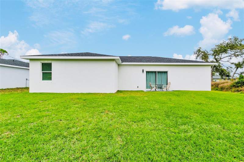4 bedroom Single Family Residence at 18581 Lake Worth Boulevard, Port Charlotte Sec 037, Port Charlotte — photo 5