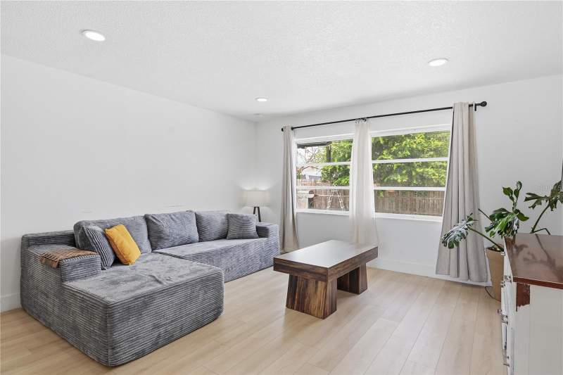 3 bedroom Single Family Residence at 835 MARLOWE AVENUE, SKYLAKE, ORLANDO — photo 2
