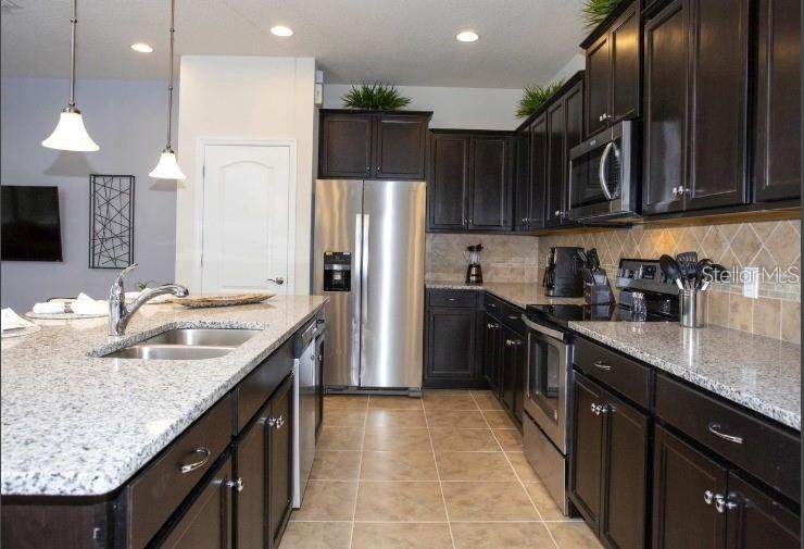 5 bedroom Townhouse at 8875 Geneve Ct, Windsor At Westside Ph 2B, Kissimmee — photo 2