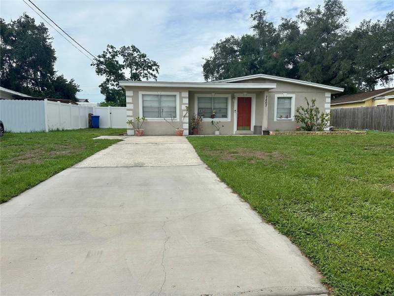 4 bedroom Single Family Residence at 7507 Coral Vine Lane, Adamo Acres Sub Unit 2, Tampa — photo 2