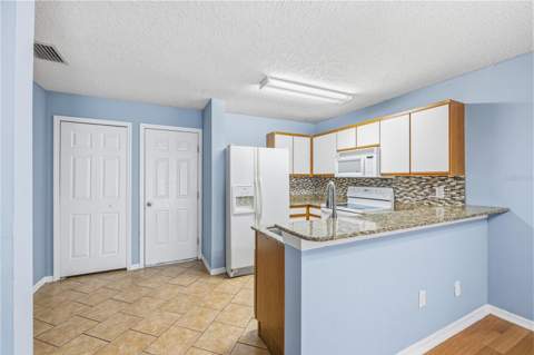8431 Edgewater Place Boulevard, Tampa FL - photo 10 of 24