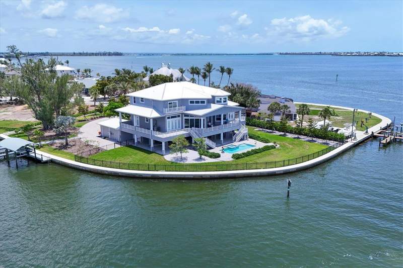 565 GREEN DOLPHIN DRIVE home for sale in Punta Gorda Isles