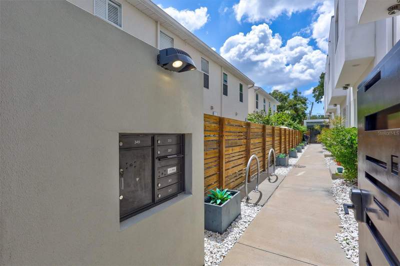 2 bedroom Townhouse at 349 7th Street, Urbana Twnhms, St Petersburg — photo 4