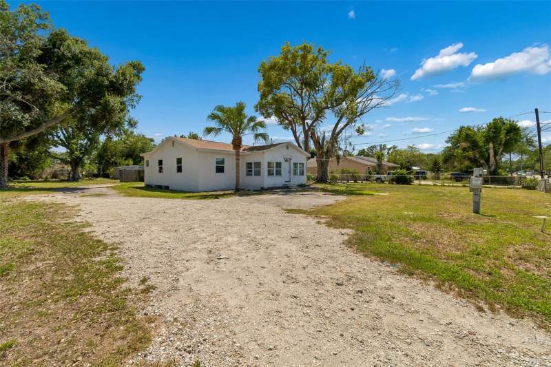 3 bedroom Single Family Residence at 1611 E Shell Point Road, Ruskin Colony Farms, Ruskin — photo 4