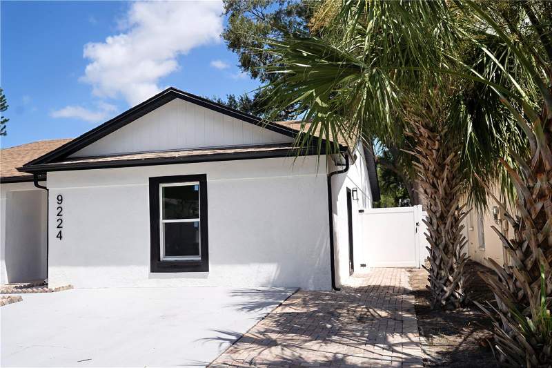 4 bedroom Single Family Residence at 9224 Camino Villa Boulevard, Pebblebrook, Tampa — photo 2