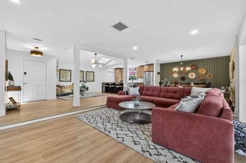 8450 Flagstone Drive, Tampa FL - photo 16 of 47