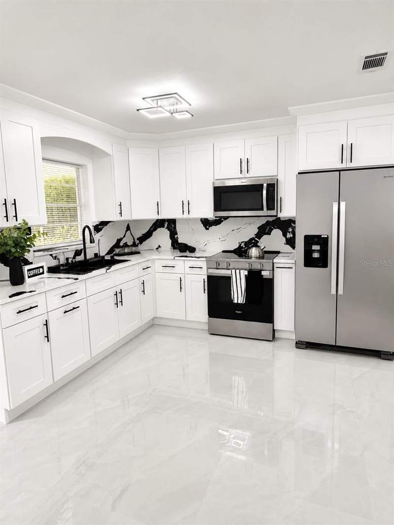 2 bedroom Single Family Residence at 7156 Spring Hill Drive, Spring Hill, Spring Hill — photo 3
