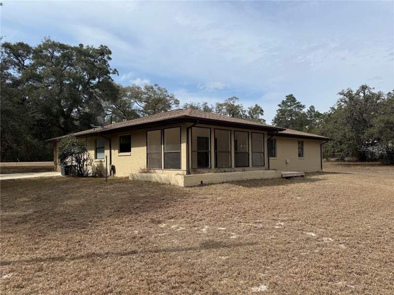 3 bedroom Single Family Residence at 3207 E Withlacoochee Trail, Dunnellon, Dunnellon — photo 2