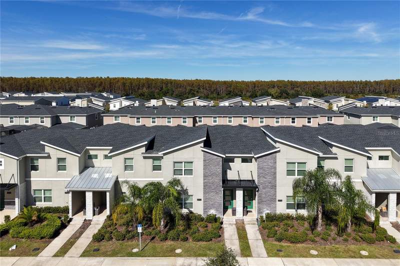4 bedroom Townhouse at 2970 Protagonist Street, Cove At Storey Lake 4, Kissimmee — photo 2