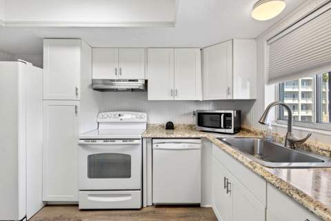 3344 Lake Bayshore Drive #P205, Bradenton FL - photo 10 of 57
