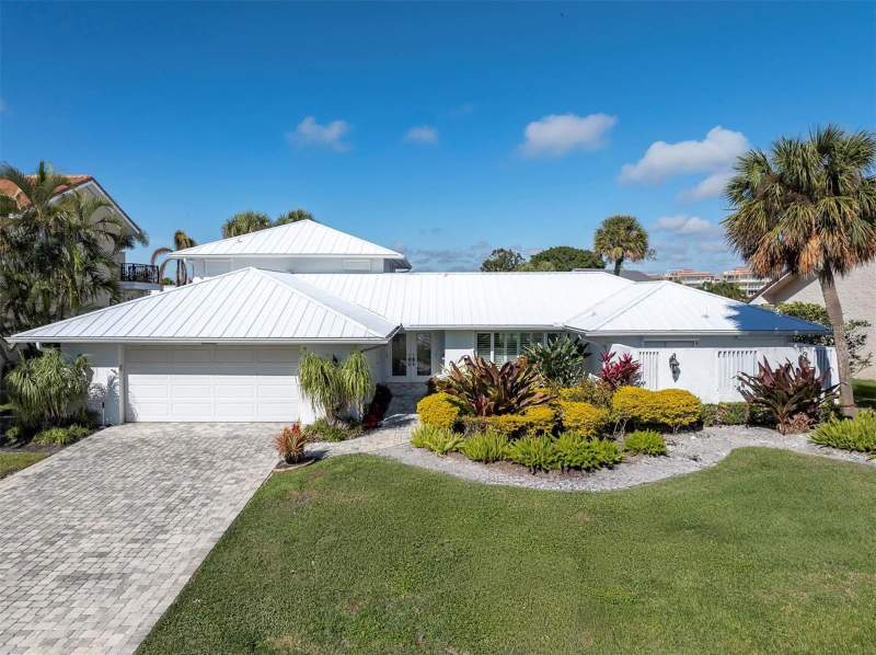 4 bedroom Single Family Residence at 4935 62nd Avenue, Bayway Isles, St Petersburg — photo 2