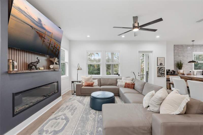 5 bedroom Single Family Residence at 1727 Maryland Avenue, Shoreacres Center, St Petersburg — photo 4