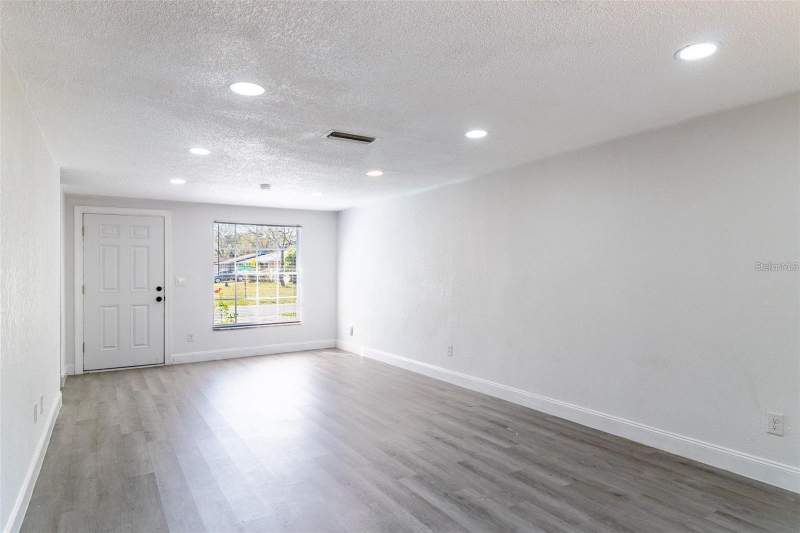 4 bedroom Single Family Residence at 3432 Danny Bryan Boulevard, Sugarcreek Sub Unit, Tampa — photo 2