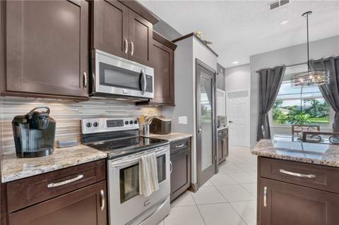 13686 Crystal River Drive, Orlando FL - photo 8 of 39