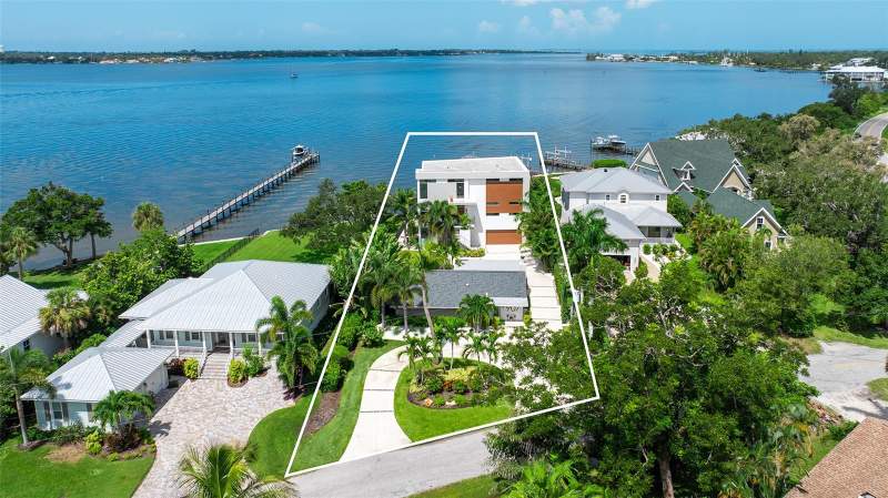 5 bedroom Single Family Residence at 907 35th Avenue Drive, River Terrace, Palmetto — photo 3