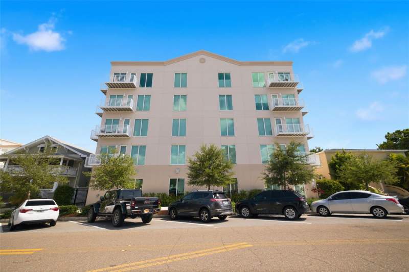 2 bedroom Condominium at 644 3rd Avenue #403, Domus Urbana Condo, St Petersburg — photo 2