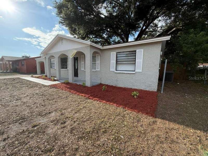 4 bedroom Single Family Residence at 2065 Balfour Circle, Clair Mel City Sec A Unit, Tampa — photo 2