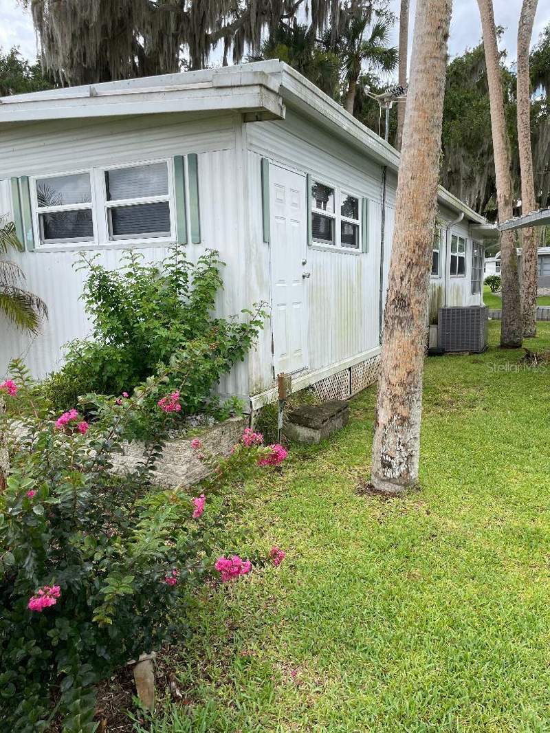 2 bedroom Mobile Home at 112 Palm Drive #B, Eustis Country Club Manor Mhp Unit 02A, Eustis — photo 5