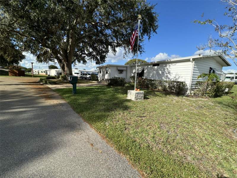 2 bedroom Manufactured Home at 9000 Lake Point Boulevard, Walk In The Water Village Unit 01, Lake Wales — photo 2