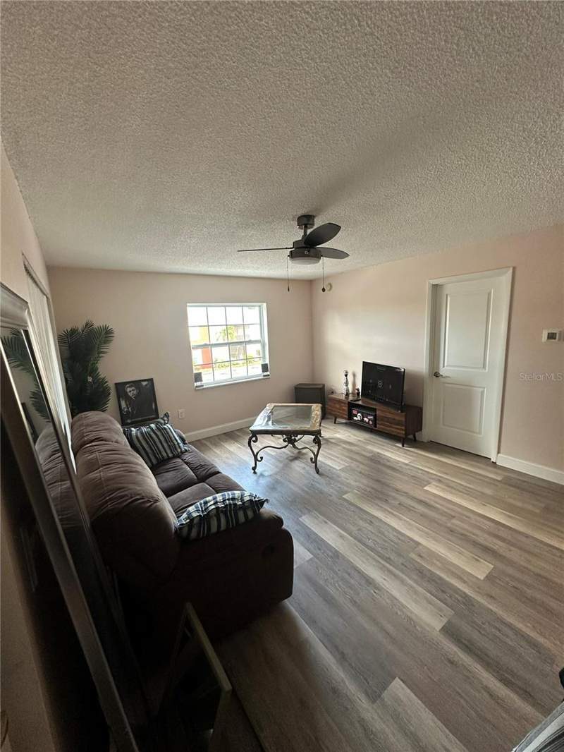 1 bedroom Condominium at 1084 82nd Terrace #1084E, Williamsburg Condo, St Petersburg — photo 2
