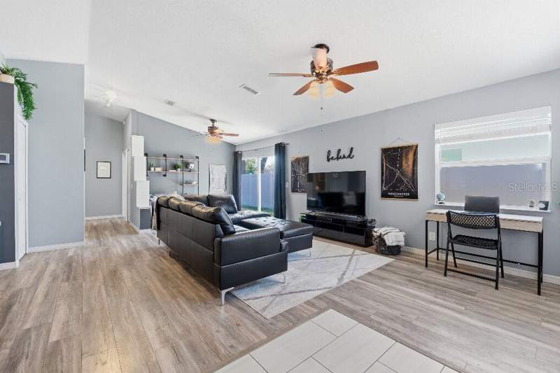 2 bedroom Single Family Residence at 25130 Ensley Road, Mt Plymouth 5th Add, Sorrento — photo 3