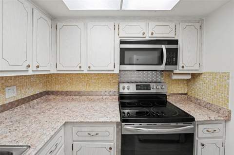 951 79th Avenue #Apt 322, St Petersburg FL - photo 11 of 36