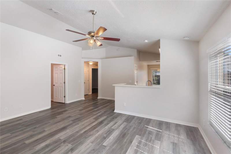 4 bedroom Single Family Residence at 7456 Oxford Garden Circle, Covington Park Ph 4A, Apollo Beach — photo 4