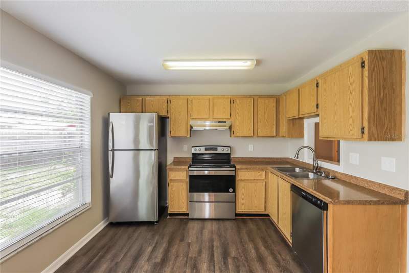 3 bedroom Single Family Residence at 1002 Pinehaven Court, Heather Lakes Ph 1 Unit 1 S, Brandon — photo 5