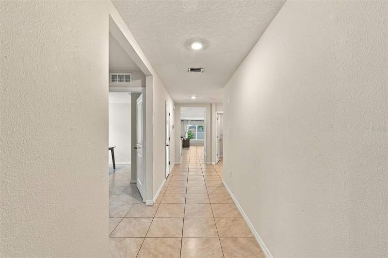 4 bedroom Single Family Residence at 7980 Broad Pointe Drive, Zephyr Lakes Sub, Zephyrhills — photo 3