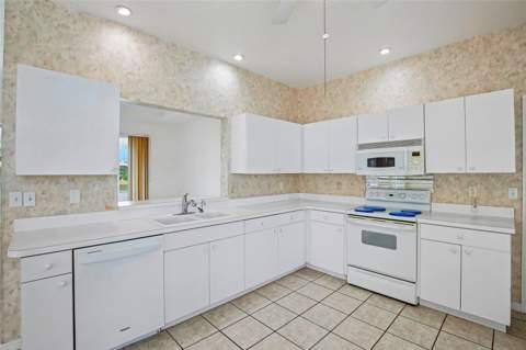 1104 Villeroy Drive, Sun City Center FL - photo 6 of 68